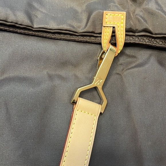 Louis Vuitton Garment Bag - Picture 7 of 12